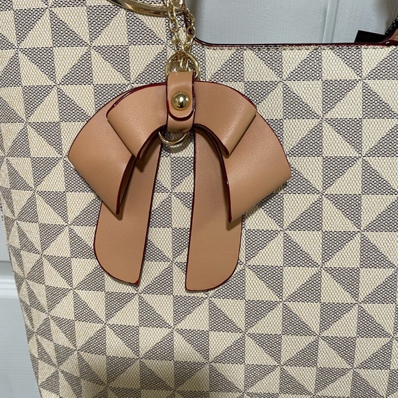 Large Beige checkered Shoulder Crossbody purse NEW with tags Fall tote roomy - Picture 2 of 5